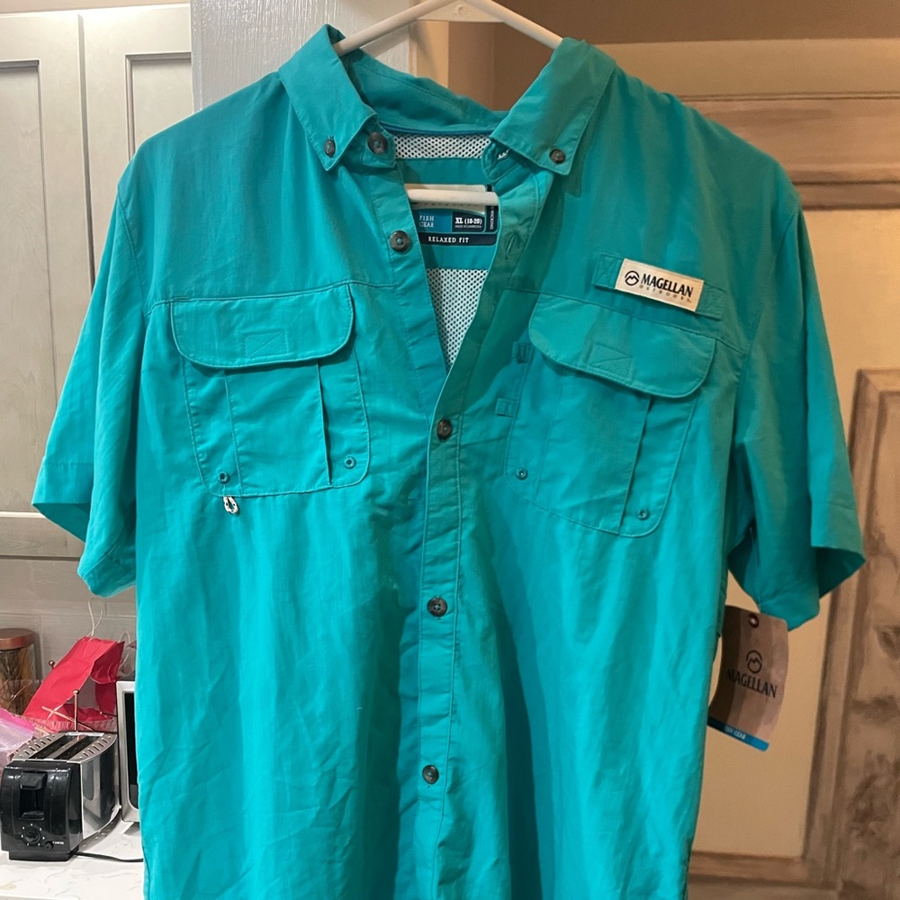 Brand New Men’s Magellan Outdoors Fishing Shirt Teal XL